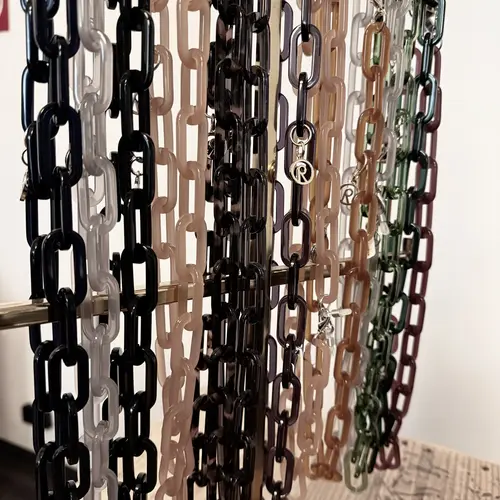 Brillen-Accessoires – Ketten